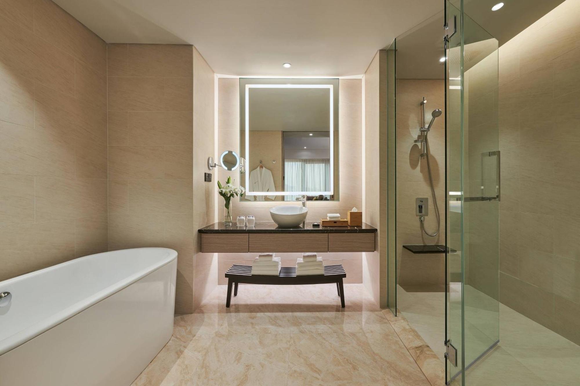 Courtyard By Marriott Penang Hotel George Town Exterior photo